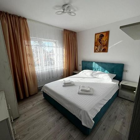 Cozy Urban Accommodation In Beautiful Suceava Exterior foto