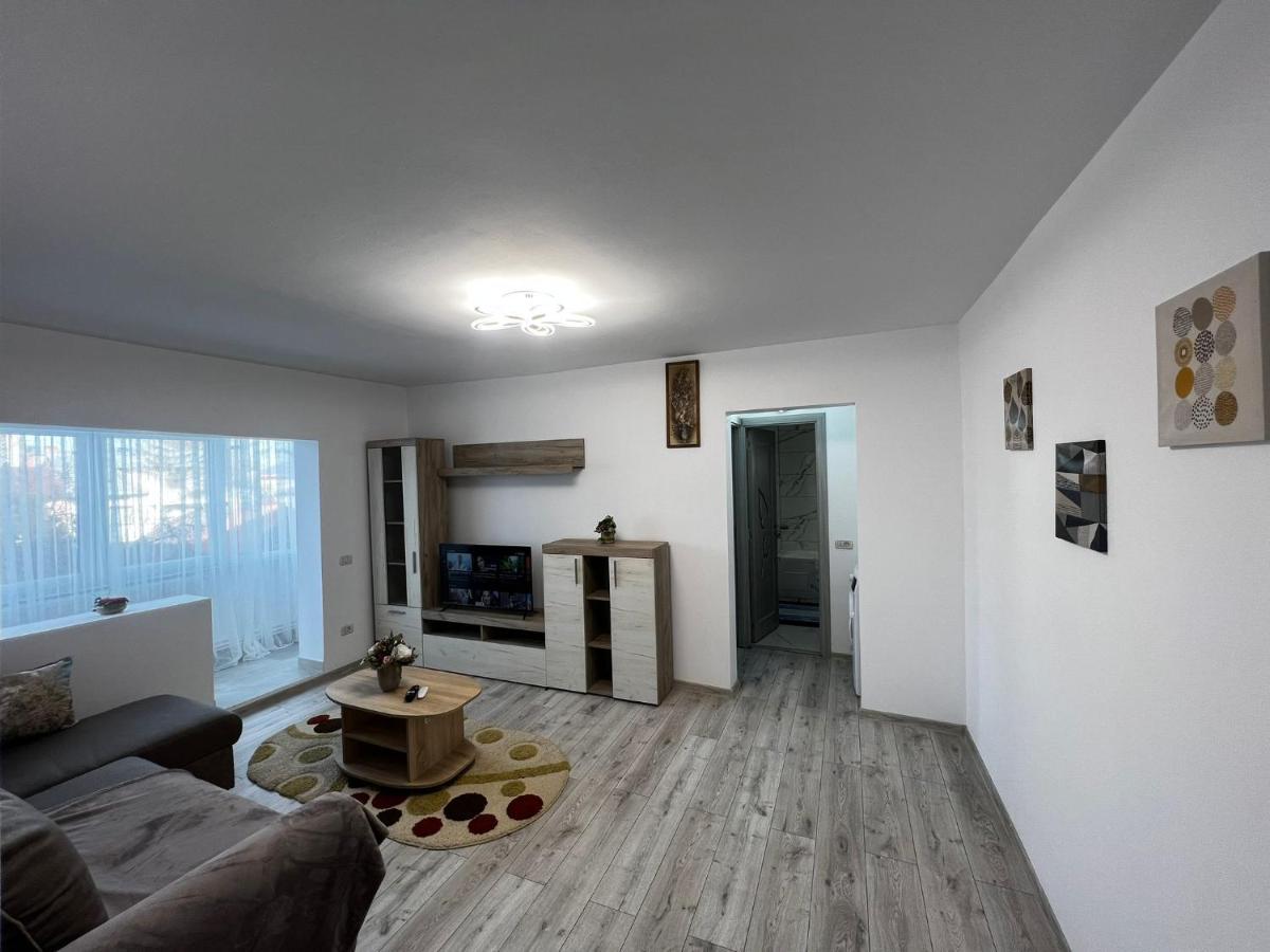 Cozy Urban Accommodation In Beautiful Suceava Exterior foto
